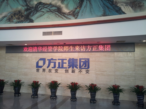 študenti z Tsinghua University, privítaniev Peking, študuj v Číne