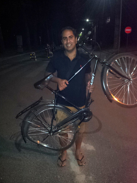 Usman a bicykel v Číne, osmička na bicykle, bicyklom po kampuse